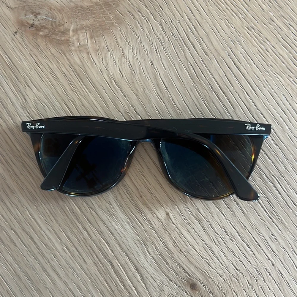 Ray-Ban Wayfarer Classic Sunglasses